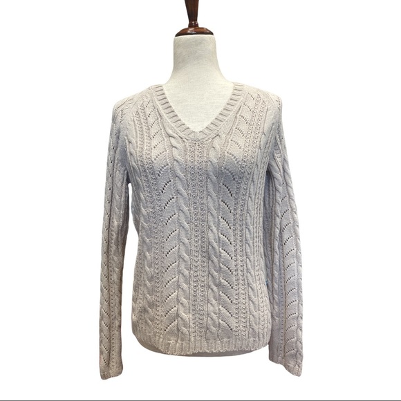 Ann Taylor Sweaters - Ann Taylor Cable Knit V-Neck Pull-Over Sweater (M)